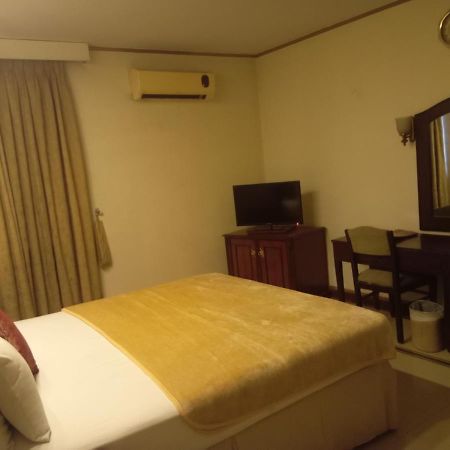 Hotel Shalimar Равалпинди Екстериор снимка